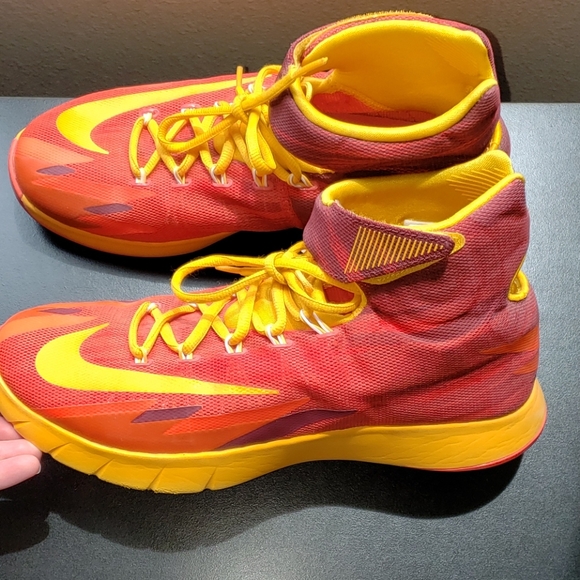 kids nike zoom hyperrev